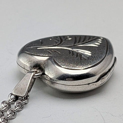 ヴィンテージ 純銀製 ハート型ロケットペンダント ネックレス付き